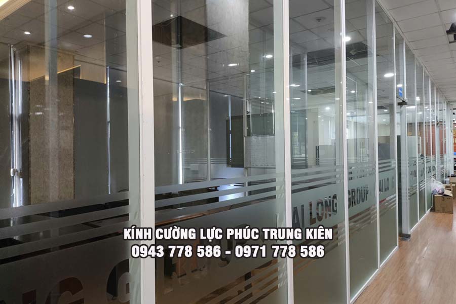 kính cường lực khung nhôm